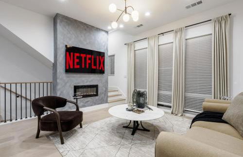 New Modern Dallas Skyline Rooftop Firepit and a Garage - Foto 2