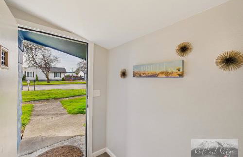 Main St New with AC Monthly stays Charming Cottage KING BED - Foto 27