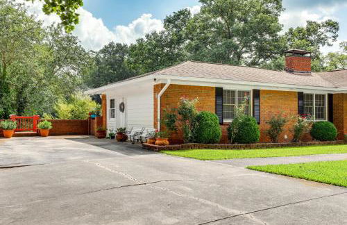 Charming Stone Mountain Studio Deck and No Steps - Foto 24