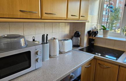 Spacious Two Bedroom Apartment in Battersea, Free Parking - Foto 16