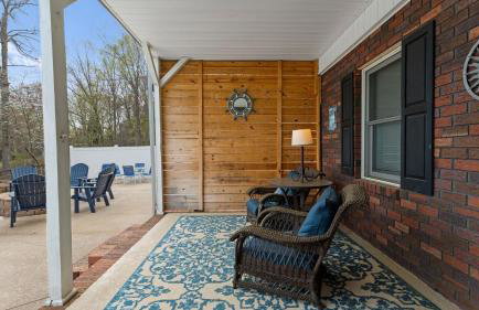 Sleeps 22, Lakefront w/ Private Dock & Pool, 2 Houses Lake Living by Avantstay - Foto 132