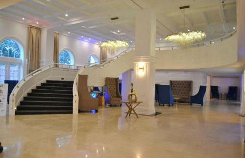 Ocean front 2 Bedroom and 2 Bathroom apartment at The Alexander Resort - Foto 8