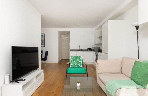 New! Bright 2BR Flat with Patio - Foto 2