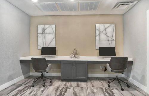 Beautiful RiverWalk Apt with Full Amenities, King Bed & Free Parking - Foto 5