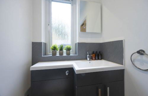 Beautiful 3-Bed Home with Hot Tub in Ross-on-Wye - Photo 12