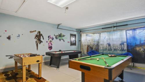 Themed 4BR house pool game room 10 min Disney - Foto 5