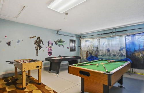 Themed 4BR house pool game room 10 min Disney - Photo 5