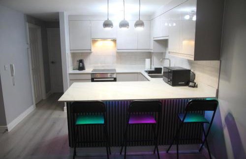 Comfy 2-bedroom Flat with Private Parking - Foto 27