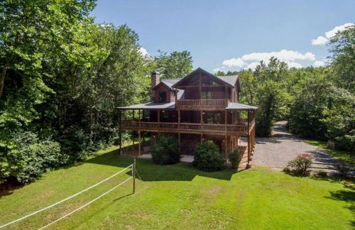 Astounding River View - Outdoor Hot Tub, Volleyball Net, Game Room + More! - Foto 6