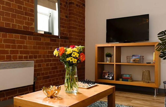 Karah Suites - Gloucester Docks - Photo 18