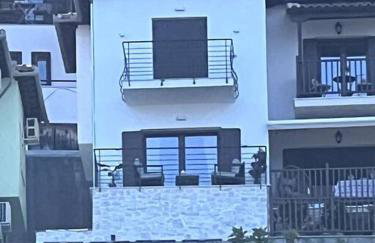 The Yacht House - Photo 9