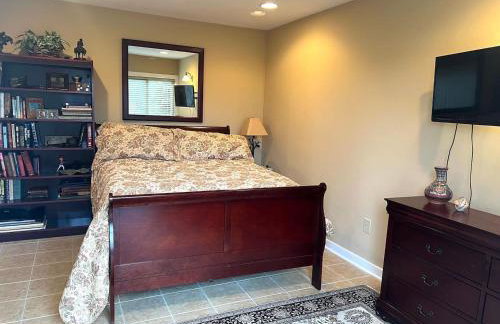 Lake Escape to an Elegant 4 Br Home - Foto 31