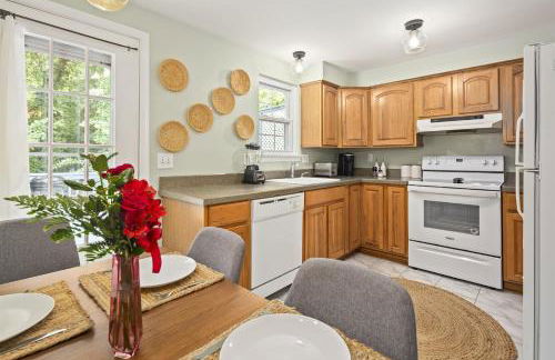 End Unit Townhome with in No VA, 40 Mins to DC, Pets OK - Foto 1