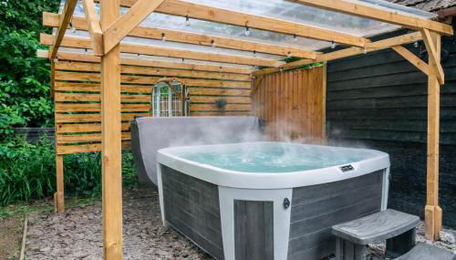 New Forest Cottage with Hot Tub, Fireplace and Private Garden - Foto 1