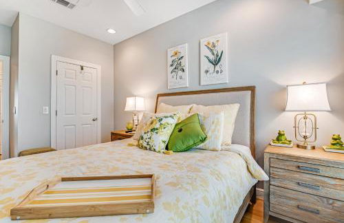 Dog-friendly beachfront dream with a wet bar & two furnished balconies - Foto 29