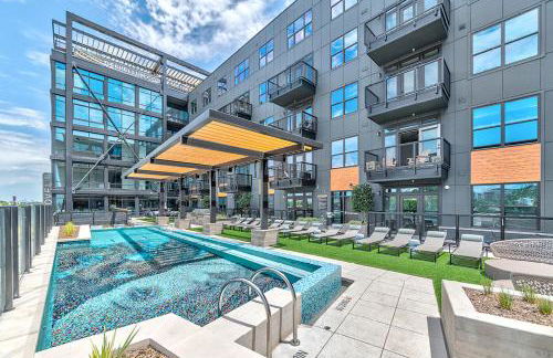 Deep Ellum Theatre Suite - The Black Collection - Foto 1