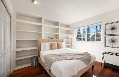 Kirkland Elegant 4B 2 5B Family Retreat with Designer Decor - Photo 33