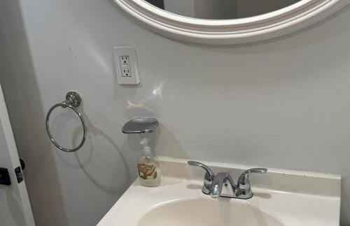 Renovated English Basement 2bdrm Home near METRO - Photo 4