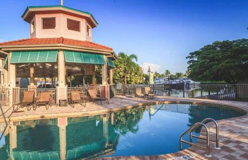 Luxury Condo at Cape Harbour Marina, Water Views! - Foto 37