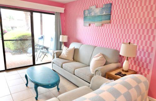 Pink Dream House - 2BR, Pools, Patios, & Walk to Ocean in Panama City Beach - Foto 29