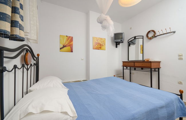 Ydreos Studios & Apartments - Photo 4