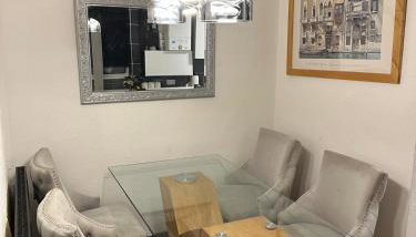 4BDR House By Homesy - Short Term Rental Cardiff - Ideal for Contractors - Foto 4