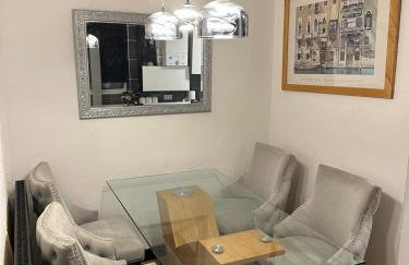 4BDR House By Homesy - Short Term Rental Cardiff - Ideal for Contractors - Foto 4