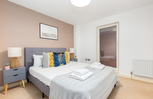 Deluxe 2 Bed Flat with Balcony in Hackney - Foto 9