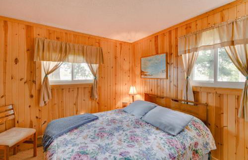 Lakefront Retreat with Pedal Boat and Dock in Kalkaska - Foto 14