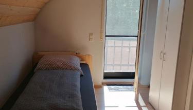 Ferienhaus Stein, TOP Monteurwohnung, sehr groß, 4 Einzelzimmer, Doppelzimmer, Übernachtung bis zu 8 Personen möglich - Foto 2