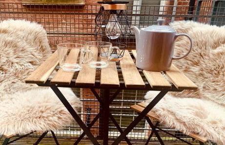 The Fifth Quarters, Grade II Listed Apartment, The Lace Market, NG1, City Centre, Nottingham, Sleeps 4 - Photo 15