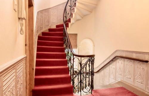Beautiful Grade II listed apartment. - Photo 2