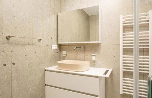 Bright & Contemporary Home with Balcony in Vibrant Piraeus - Foto 14