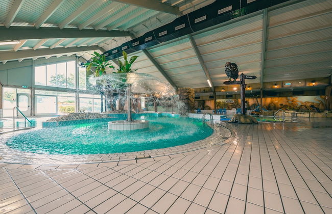 Modern Chalet With Combi Microwave Near Efteling - Photo 38