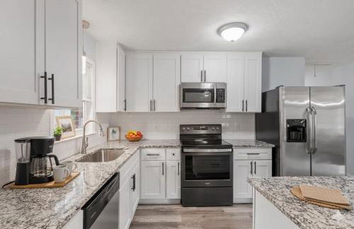 Modern and Updated 3br Home in Quiet Neighborhood - Foto 2