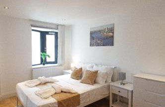 2 Bedroom, 2 Bathroom Apartment with Balcony in Hoxton, Zone 1, Sleeps 6 - Foto 8