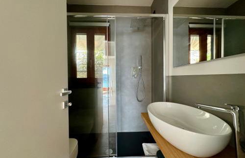 Modern and Elegant apartment with a spacious sea view terrace overlooking Palmaria Island Bright designer interiors Fully equipped Up to 6 guests Private parking Aircon All the comforts for a perfect stay - Foto 11