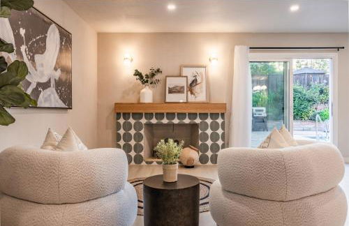 @ Marbella Lane - Vibrant & Chic Designer Home - Photo 11