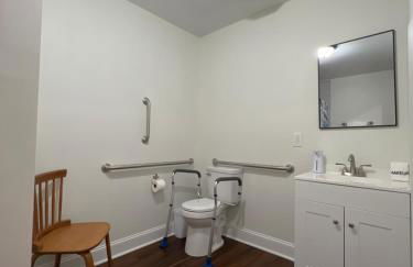 1BR Fully Handicap Accessible Near Downtown - Foto 11