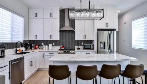 H&H New Built 2023 Hidden Gem Heart of OC 3 Queen Beds - Foto 5