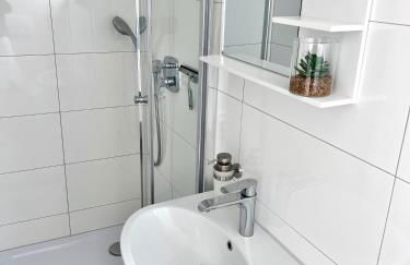 Prime Host Balcony Apartment - Photo 17