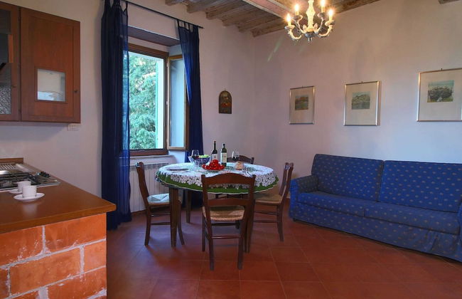 Splendid Farmhouse in Gualdo Cattaneo with Hot Tub - Photo 23