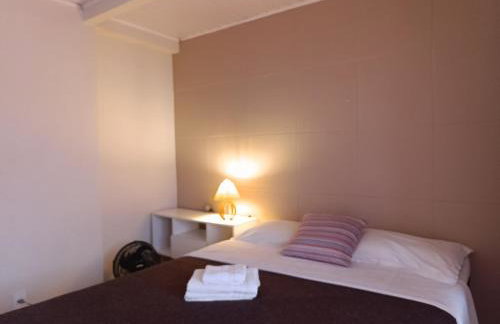 Hospedagem Doce Lar Casa Violeta - Foto 9