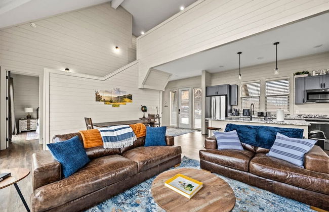 NEW Lake View Indoor Pool Sleeps 14 Hot Tub - Foto 11