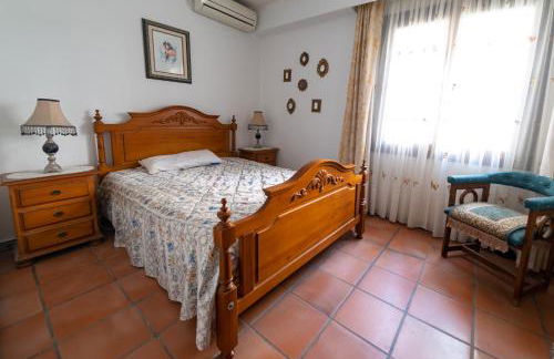 Comfortable Spacious Family House, Large Terrace and Garden, Beach and Bars - Photo 33