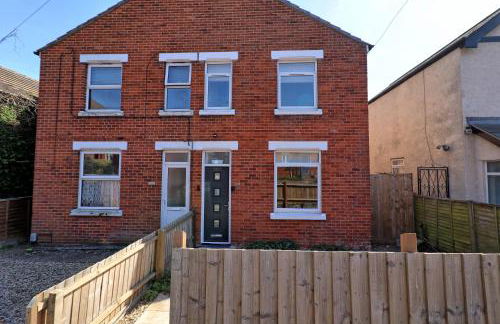 Comfy 4 Bed, Sleeps 8, fast WIFI, Contractor friendly - Foto 63