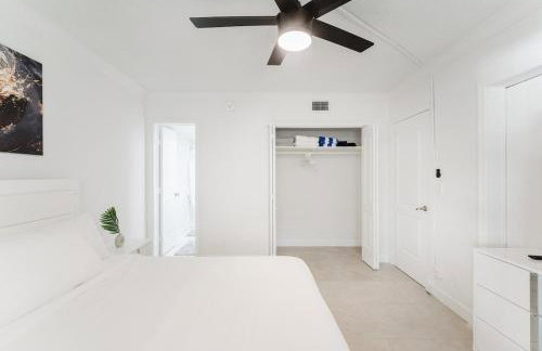 Luxury Waterfront Boca with Pool, Hot Tub and Boat Views - Photo 25