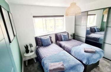 Lovely house with back garden - PRIVATE driveway - Foto 9