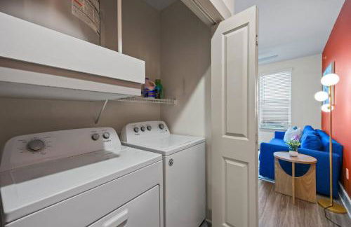 Studio with Patio, Pool, Gym, Parking & Queen Bed - Foto 20