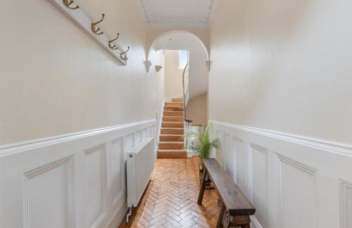 Parea Living - Spacious 4 Story House, Families, Big Groups - Foto 32